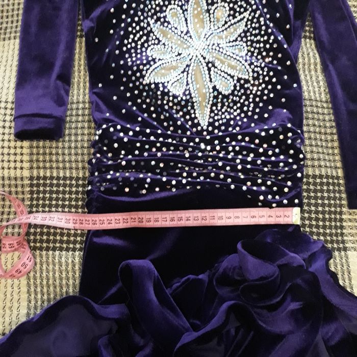 Латина ,продаю платье на худенькую девочку