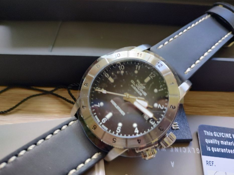 Часы наручные швейцарские.Glycine Men's Airman Worldtimer Quartz 42mm Watch GL1023