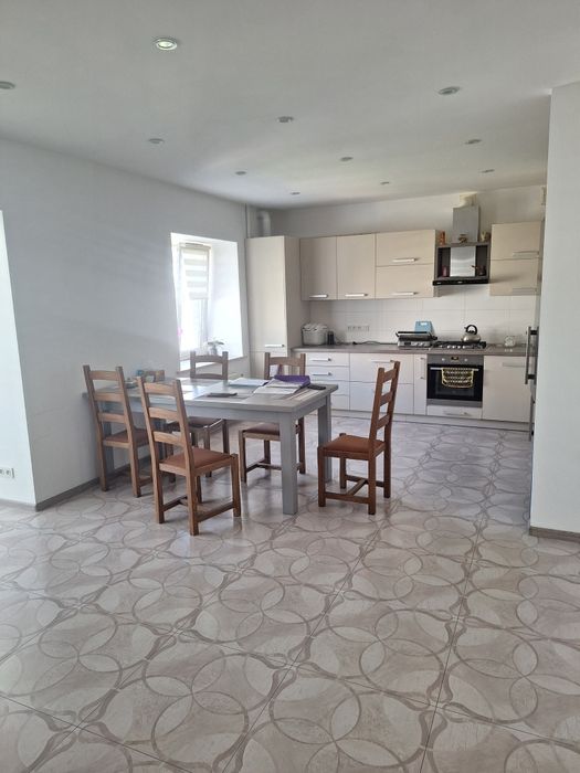 Продаж 3-х кімнатної квартири р-н 5 школи