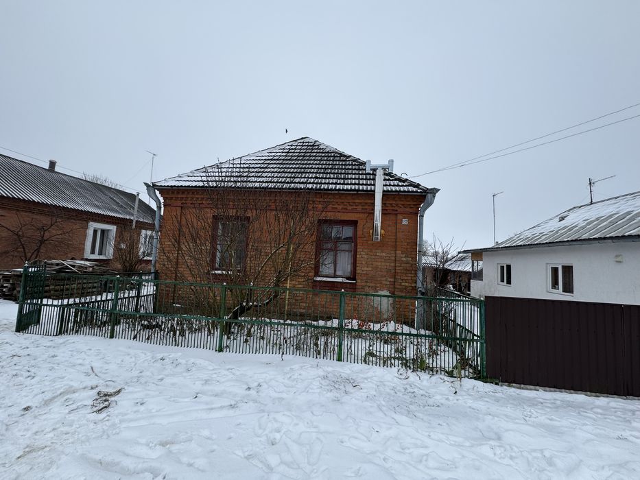 Продаж цегляного будинку