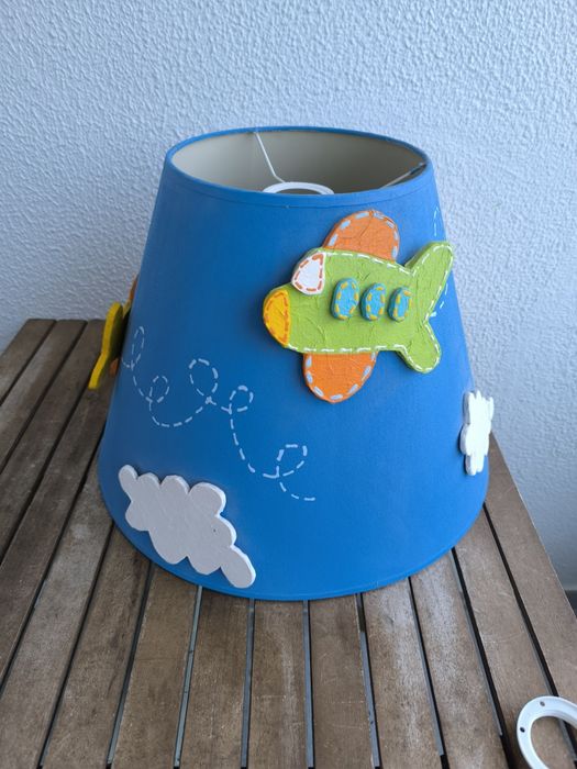 Candeeiro criança aviões