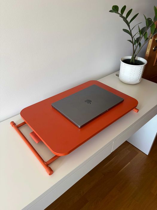 DUBBLA IKEA estante para portátil como standing desk ou mesa de centro COMO NOVO