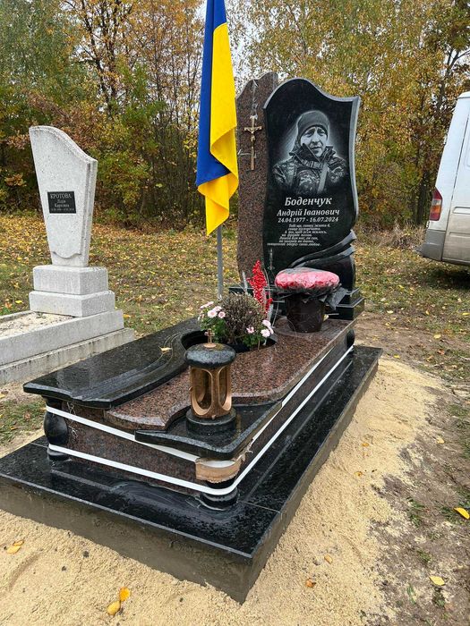 Встановлення пам'ятників Чернівці.
