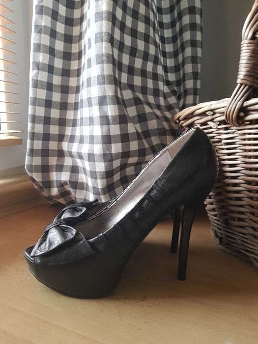 Szpilki na koturnie firmy Nine West rozmiar 39.