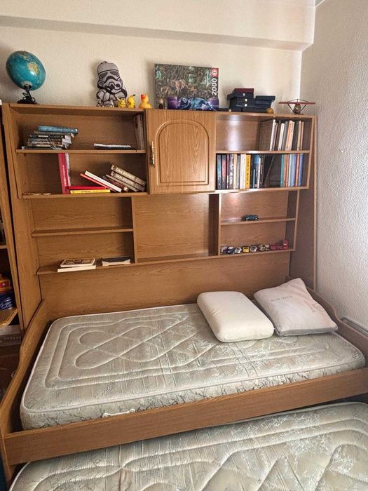 Conjunto cama dupla e estantes