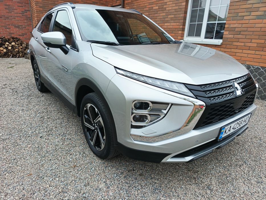 Mitsubishi Eclipse cross PHEV зарядний гібрид 2021