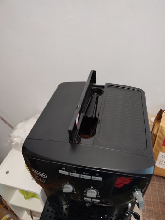 Ekspres ciśnieniowy De Longhi