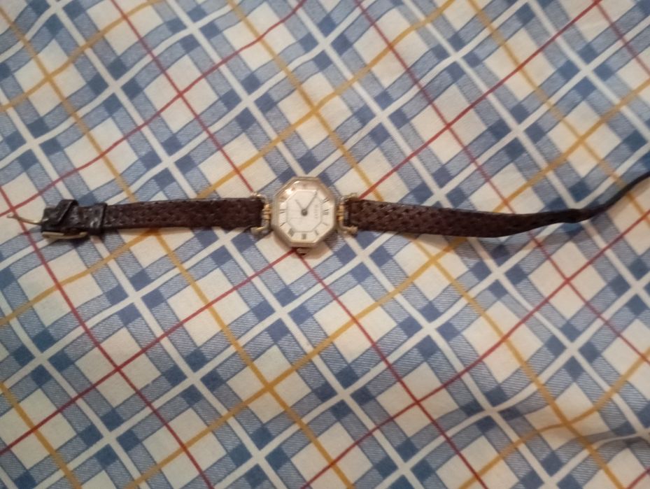 Vendo este relógio muito bonito bom estado a trabalhar muito bem a corda