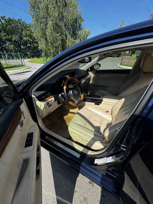 Продам  Lexus ES 300 H