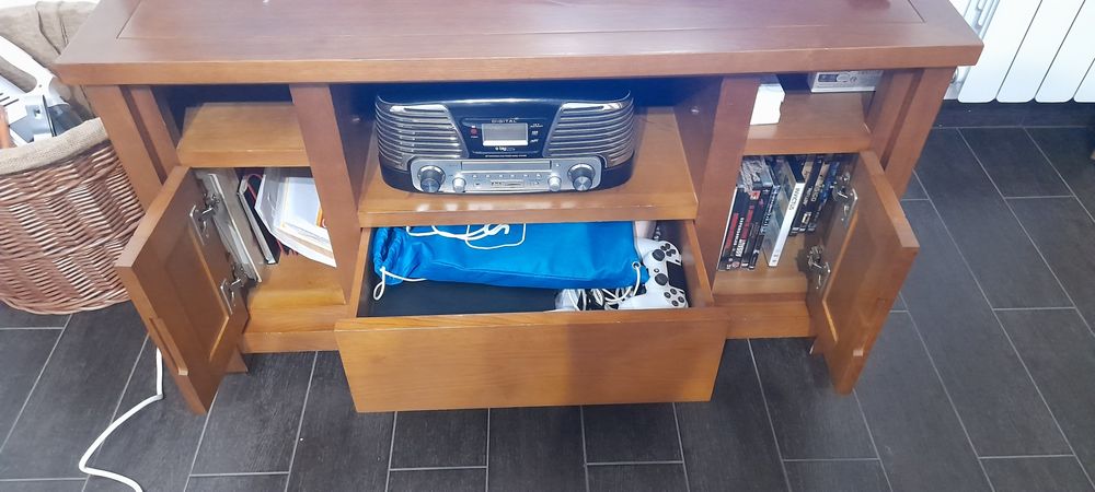 Móvel de sala para TV com bastante arrumação
