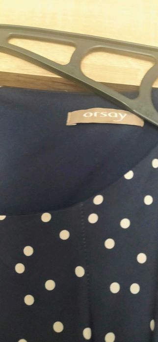 Granatowa sukienka w groszki Orsay
