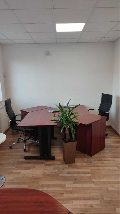 Meble biurowe - krzesło stol komoda