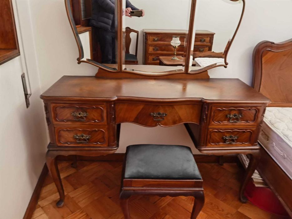 Mobilia de Quarto completa muito bonita e em bom estado