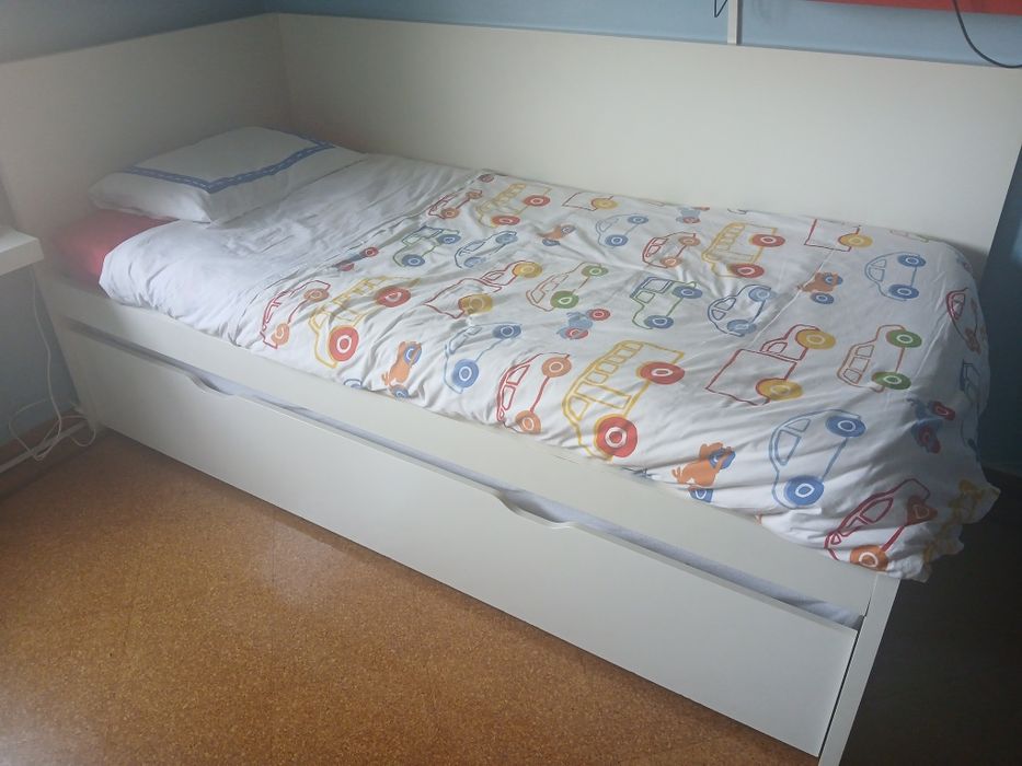 Cama com gaveta para duas pessoas