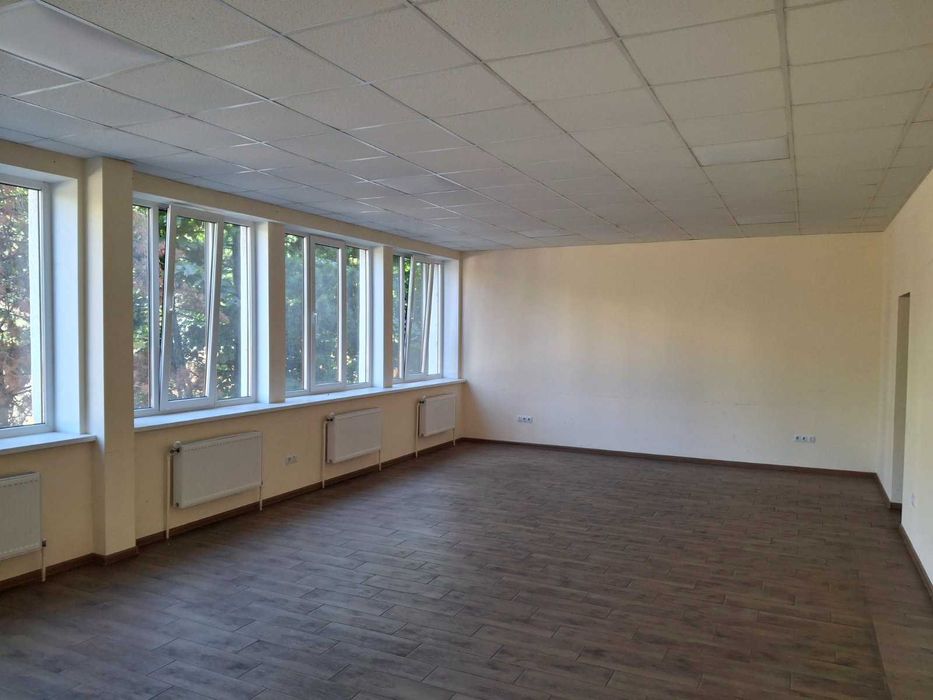 Здається в оренду офісний центр 2000м.кв.