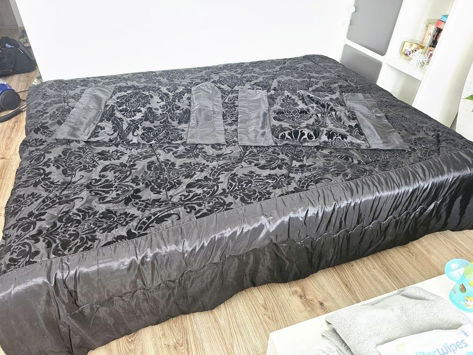 Ozdobna narzuta, pled na lozko + 2 poszewki na poduszki 210x230cm