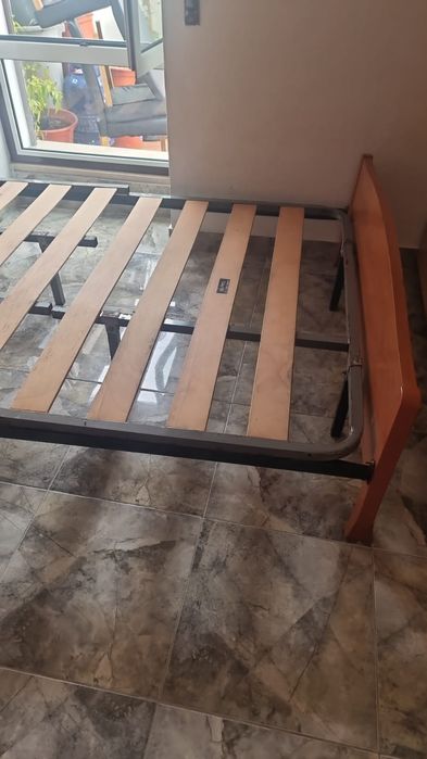 Cama de casal sim colchão