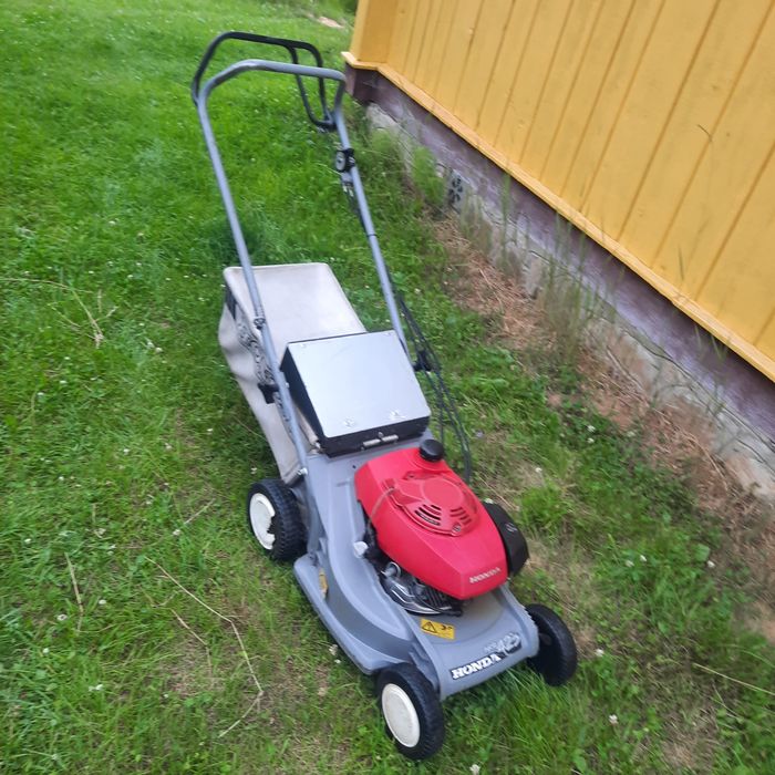 Газонокосарки різні привезли з Німеччини всі готові до роботи