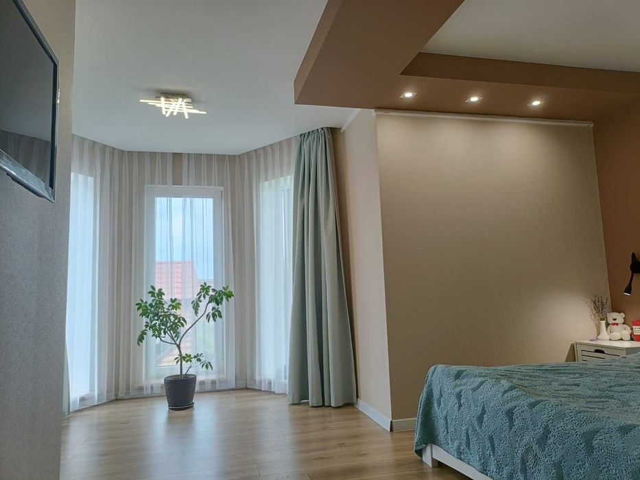 Двоповерховий сучасний будинок. р-н  Яр