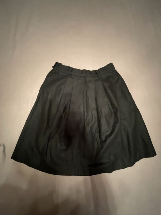 Спідниця темно-зеленого кольору зі складками