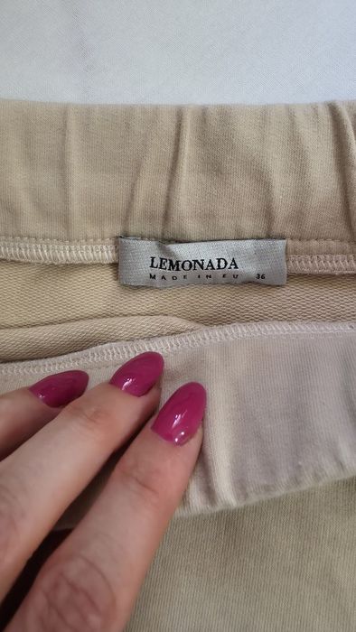 Beżowa dopasowana spódnica midi tuba butik spódnica z lampasami lemona