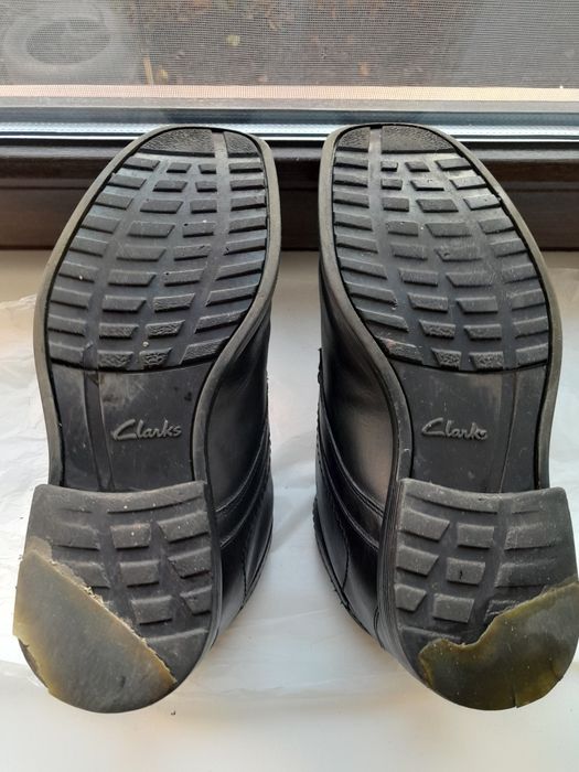 Чоловічі шкіряні напівчоботи Clarks.