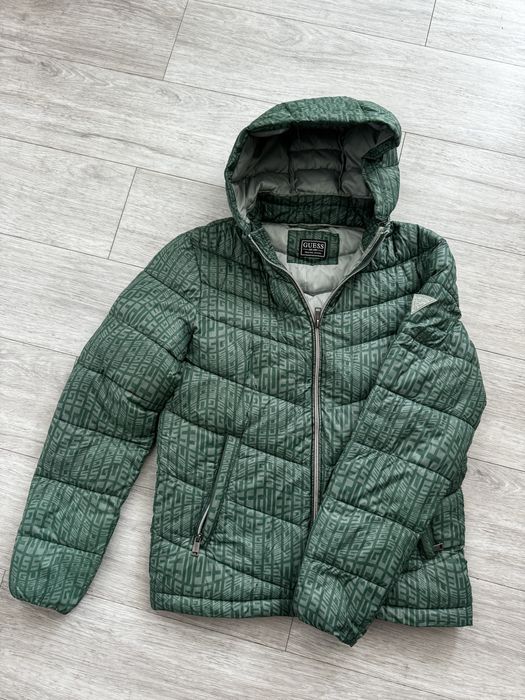 Чоловіча куртка Guess, розмір S-M.