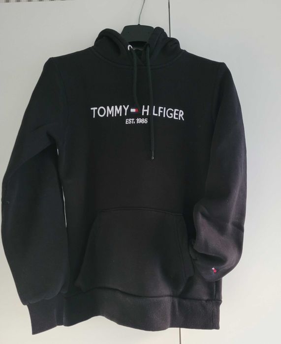Czarna bluza z kapturem Tommy Hilfiger S dla chłopca na 164 cm