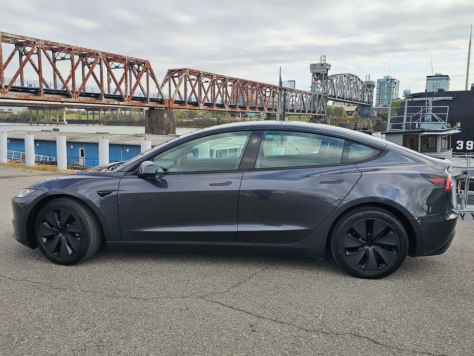Tesla Model 3 Long Range      2025