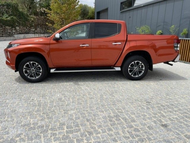 Mitsubishi L200 2.3 DI-D CD Invite Strakar Look 4WD