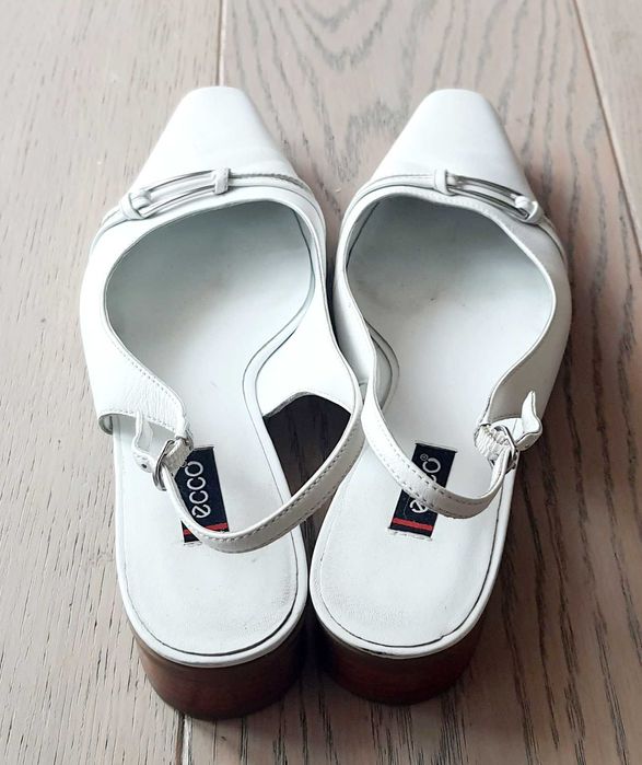 Buty skórzane ECCO rozmiar 40 damskie białe obcas