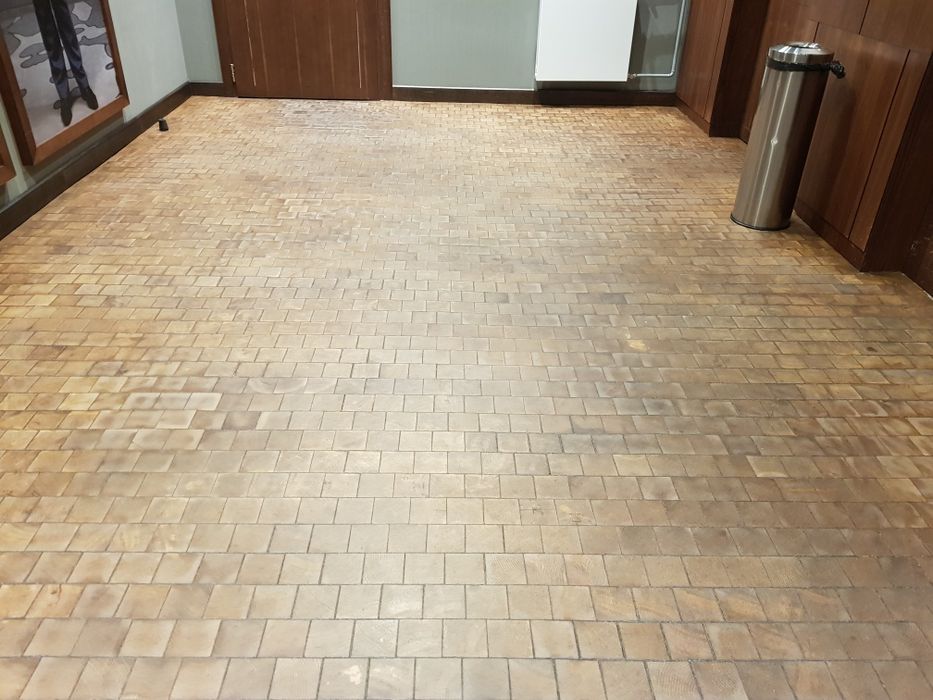 Dębowy bruk drewniany alternatywa dla kostki betonowej