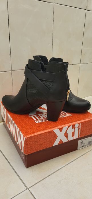 Botas com salto alto