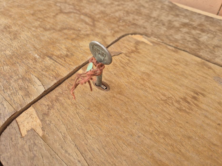 Máquina de costura OLIVA, com manual