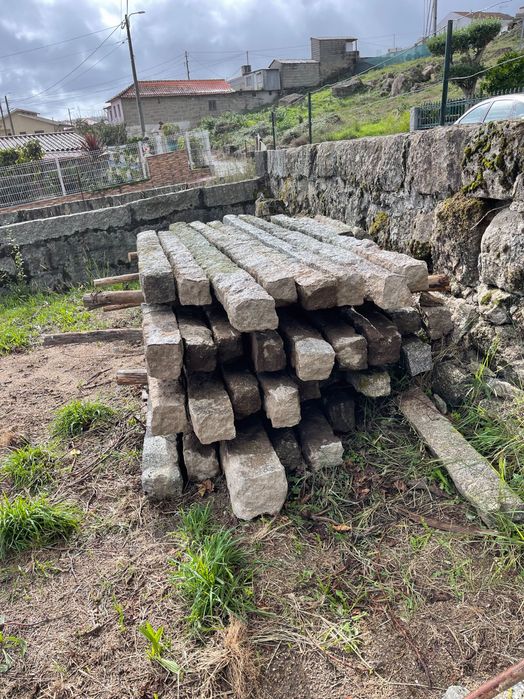 Esteios em granito