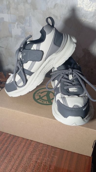 Кросівки для хлопчика 34-35-36 розмір.