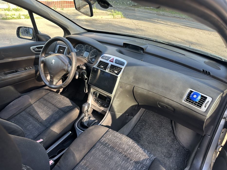 Peugeot 307 sw 2 литра бензин