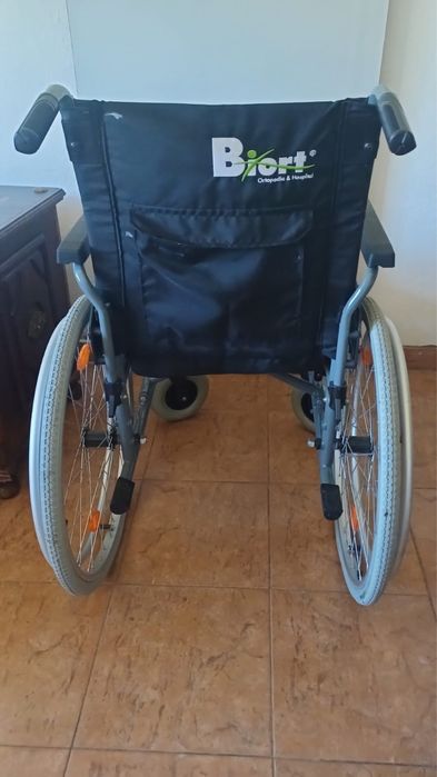 Cadeira de rodas nova