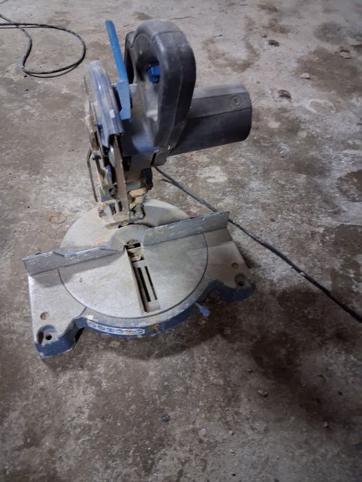 Maquina de cortar madeira