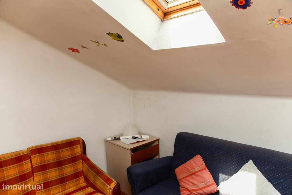 Quarto - localizado em Montes Claros Coimbra