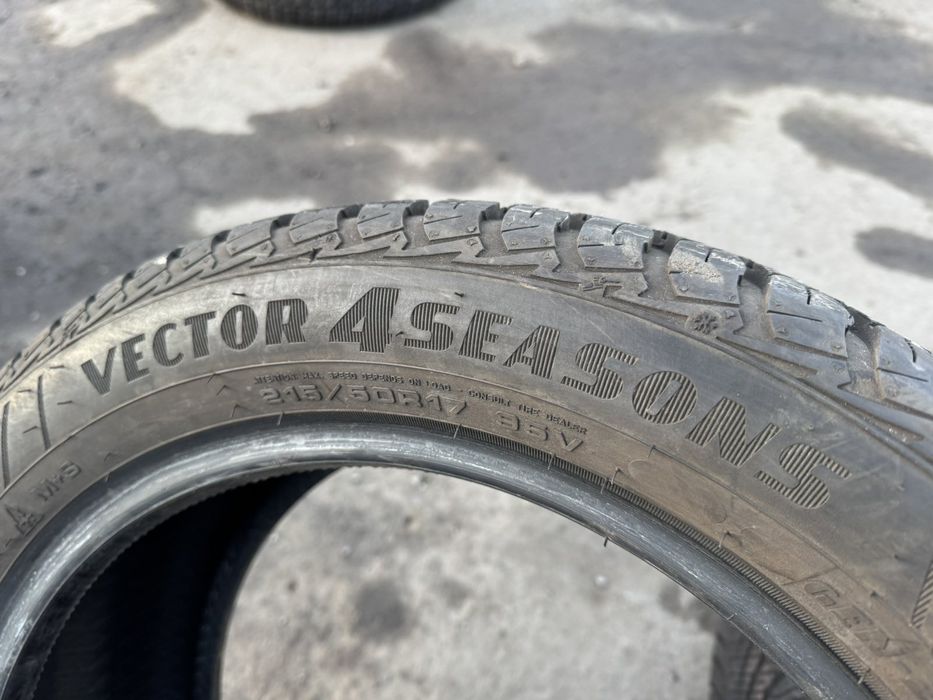 Всесезонні шини Goodyear 215/50 R17
