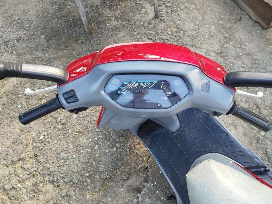 Продам скутер Honda Lead 90
