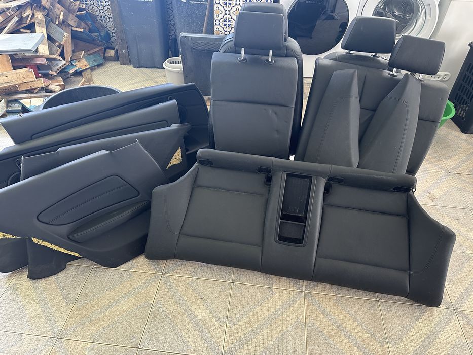 Bancos BMW Serie 1 Pack M + Quartelas - Pele