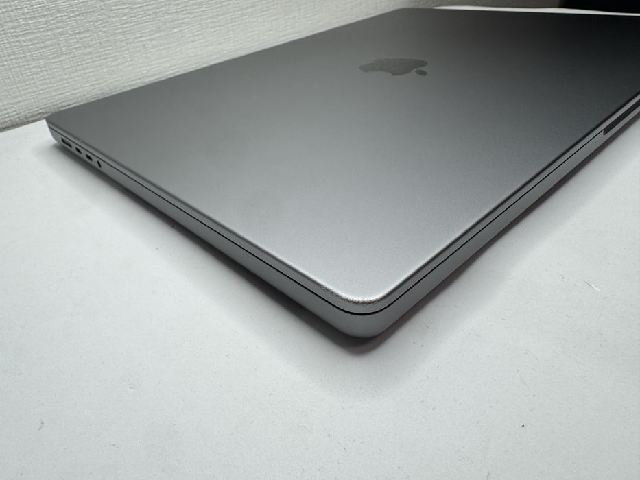 MacBook Pro Retina 16 2021 M1 Pro 16GB,512Gb SSD Space