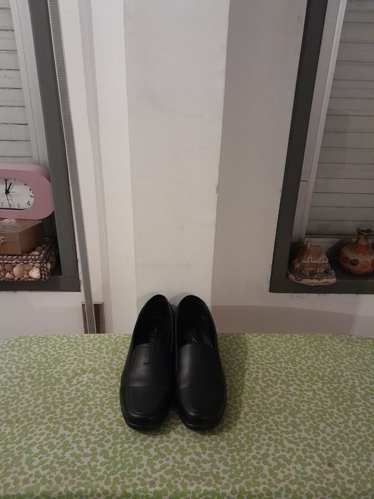 Vendo Sapatos de Senhora muito bonitos como novos