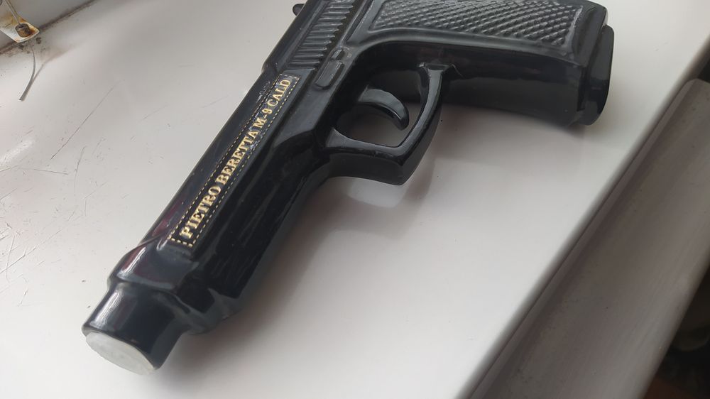 Бутыль в форме пистолета