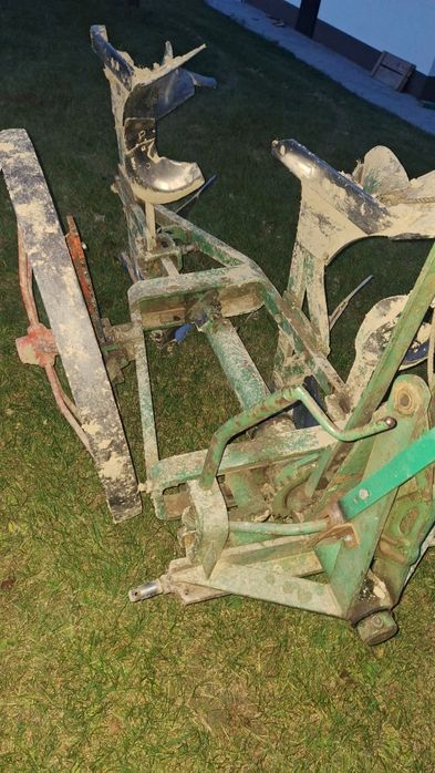 Pług obrotowy dwuskibowy