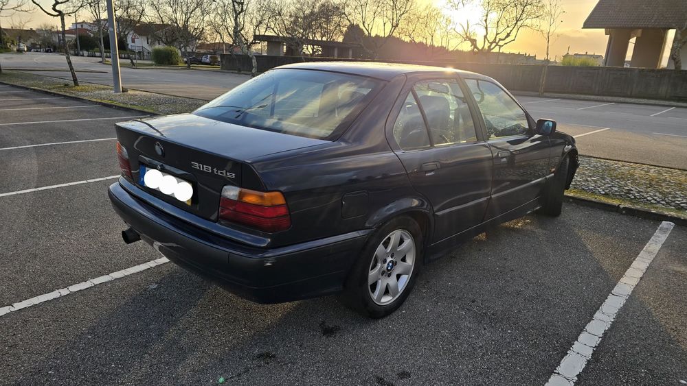BMW 318 Tds  a circular