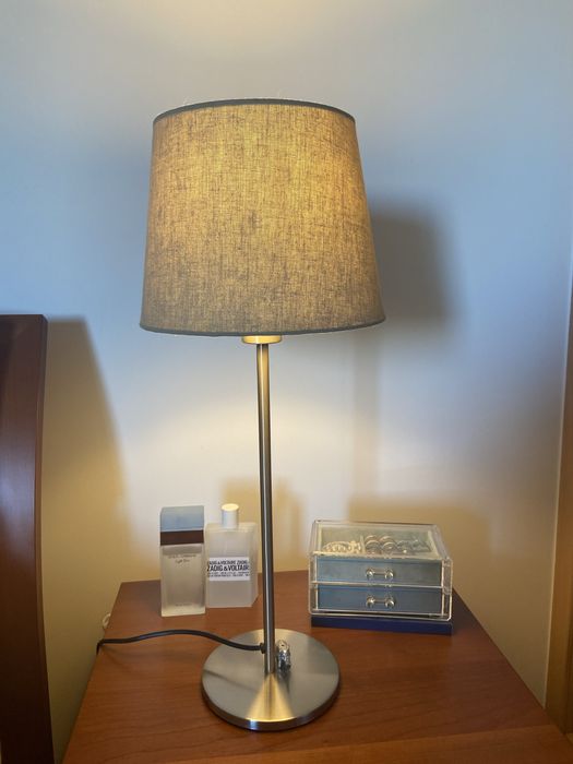 Vendo 2 candeeiros de mesa como novos.