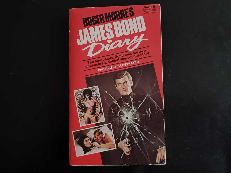 Roger Moore's James Bond Diary (livro em inglês; 1973)